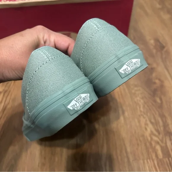 VANS off the wall green slip on shoes sneakers women’s 8 new
